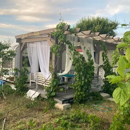 אתר קמפינג каравана Paradise סינמורץ